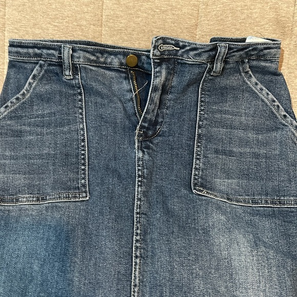 Gorgeous stretch denim midi skirt - Picture 4 of 4